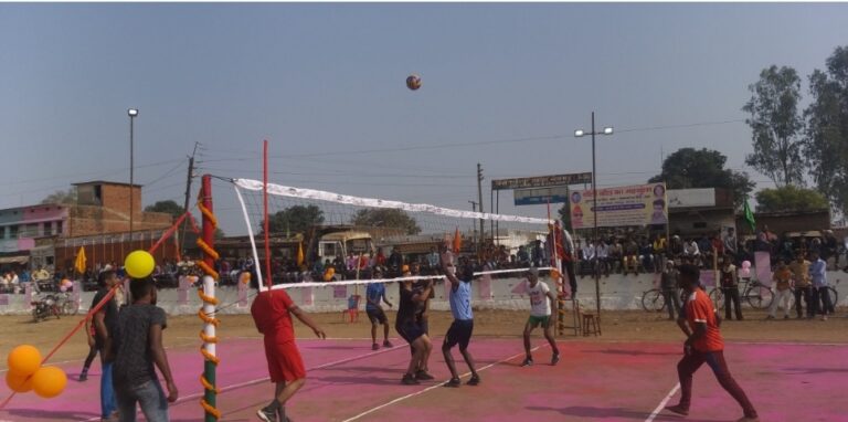म्योरपुर -: दो दिवसीय बॉलीबाल प्रतियोगिता का भव्य आगाज, ग्रामीण और नगरीय खिलाड़ियों से सजी टीमो के रोमांचक मुकाबले।