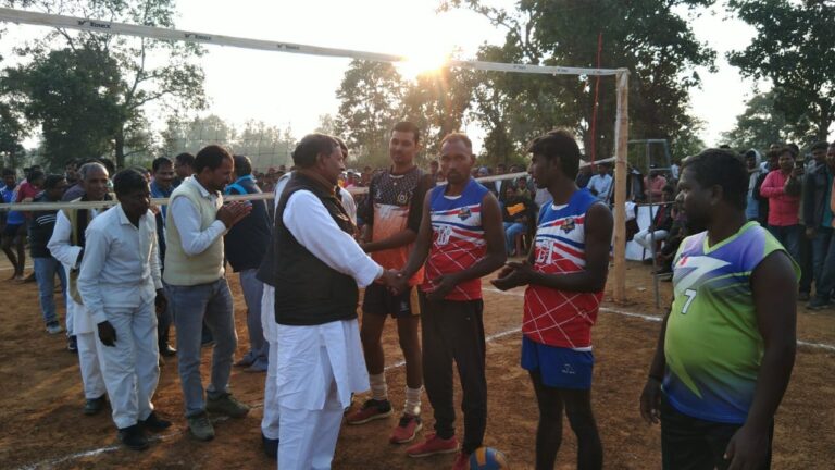 रजमिलान में दो दिवसीय बॉलीबाल प्रतियोगिता का हुआ समापन, दनुआ की टीम बनी विजेता।