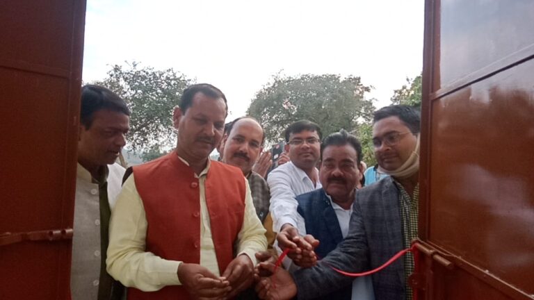 खजूरी मुसहर बस्ती में सामुदायिक शौचालय का हुआ उदघाटन, उपजिलाधिकारी ने आवास निर्माण का किया निरीक्षण।