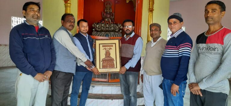 सोनभद्र के विभिन्न स्थलों को पर्यटन केंद्र के रूप में चिन्हित कराने के लिए नीतिश भारद्वाज को सन क्लब सोसायटी ने स्मृति चिन्ह और शॉल देकर सम्मानित किया।