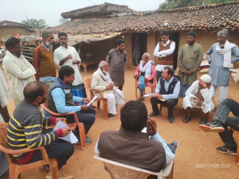 सुंदरी में 104 व्यक्तियों को मकान ध्वस्त करने का नोटिस थमाया।