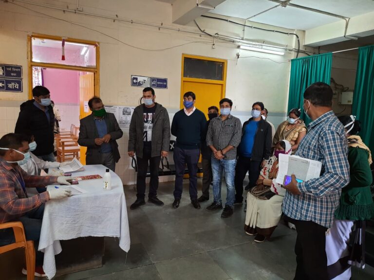 कोविड वैक्सीन का ड्राई रन, तीस लोगों को टीका लगाया गया।