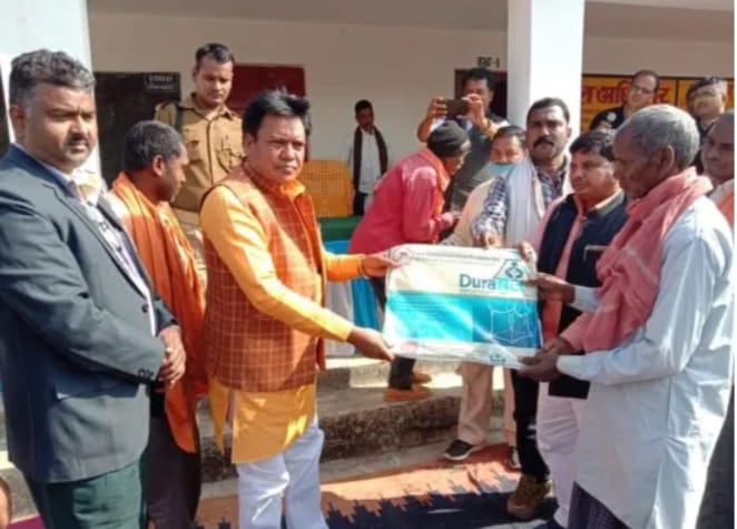 बभनी–: दुद्धी विधायक ने दो दिनों में बांटे कुल बारह सौ मच्छरदानी।