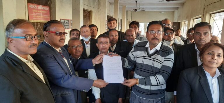 नामांकन पत्रों के बिक्री के प्रथम दिन 15 पर्चें बिके ,4 पदों पर चार ने किया नामांकन।