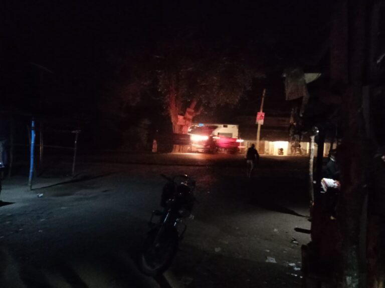 अभी अभी ..विंढमगंज रेंज के कोरगी व डूमरा मलिया मोहान पर अवैध रेत खनन को नदी में उतरें दर्जनों ट्रैक्टर।