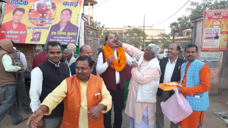 कृष्णमुरारी गुप्ता, दिलीप पाण्डेय व गुड़िया वर्मा को जिला पदाधिकारी बनाये जाने पर प्रसन्नता जताई।।