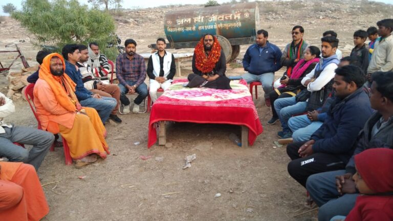 संत सनातन धर्म सेवा संस्थान राष्ट्रीय सचिव ने नगवां शनि मंदिर पर की बैठक।