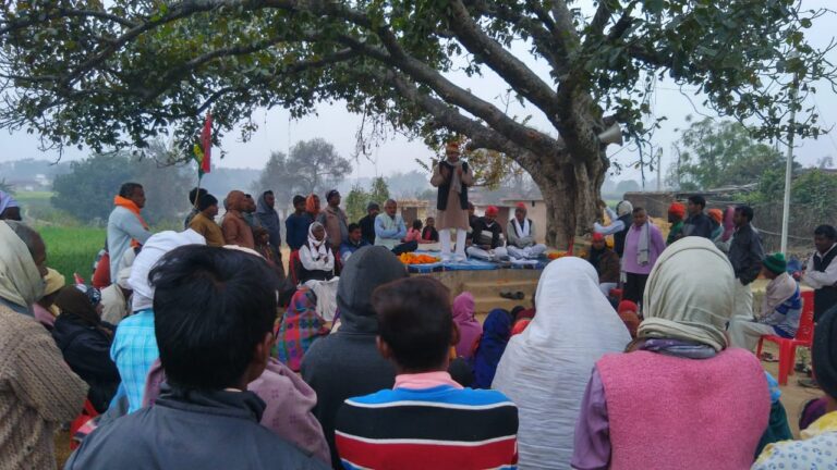 किसान जन चौपाल का समाजवादी पार्टी ने किया आयोजन, पूर्व मंत्री विजय सिंह गोड़ ने किसानों का उत्पीड़न करने का आरोप सरकार पर लगाया।