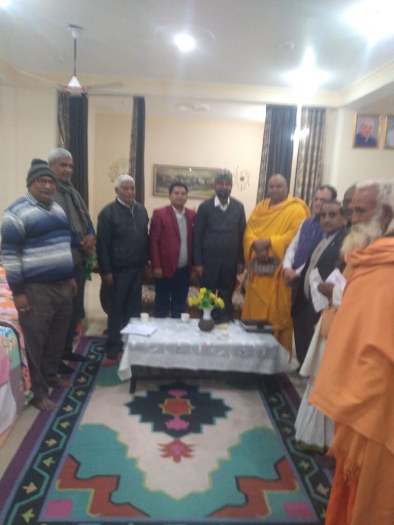 कवि गोष्ठी का आयोजन -: स्थानीय कवियों ने अपनी रचनाओं से वाहवाही बटोरी।