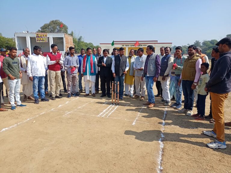 फुलवार में कैनवस क्रिकेट प्रतियोगिता का हुआ उदघाटन।