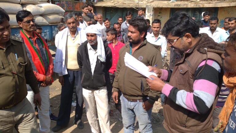 ज्ञापन देने पहुंचे किसानों को रायपुर पुलिस ने भगाया, एक गिरफ्तार।