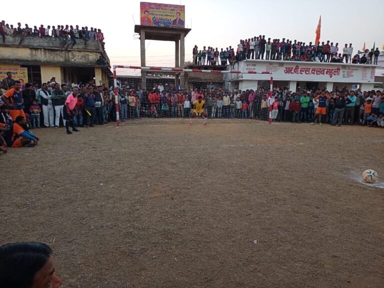 अन्तर्राज्यीय फुटबाल टूर्नामेंट महुली में जपला और भोपाल ने 1-1 गोल से रहे बराबर।