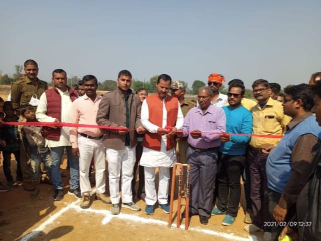 कैनवास क्रिकेट टूर्नामेंट के रोमांचक उद्घाटन  मैच में धनौरा 51 रनों से विजयी।