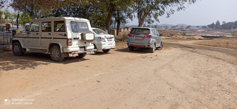 कनहर सिंचाई परियोजना अमवार स्थित एच.ई.एस. कंपनी के दफ्तर पर आयकर विभाग की तीन सदस्यीय टीम का छापा।