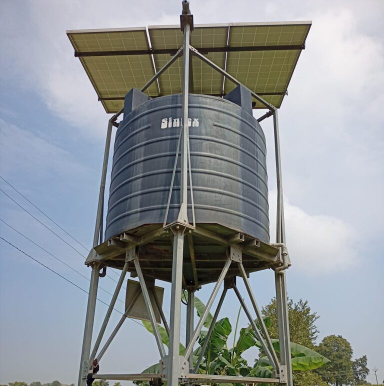 सौर ऊर्जा संचालित पेयजल पानी की टंकी बनी शो पीस, रहवासियों ने किया प्रदर्शन।