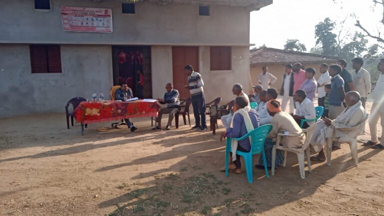 उप जिला अधिकारी दुद्धी रमेश कुमार की मौजूदगी में चला वरासत सत्यापन अभियान।