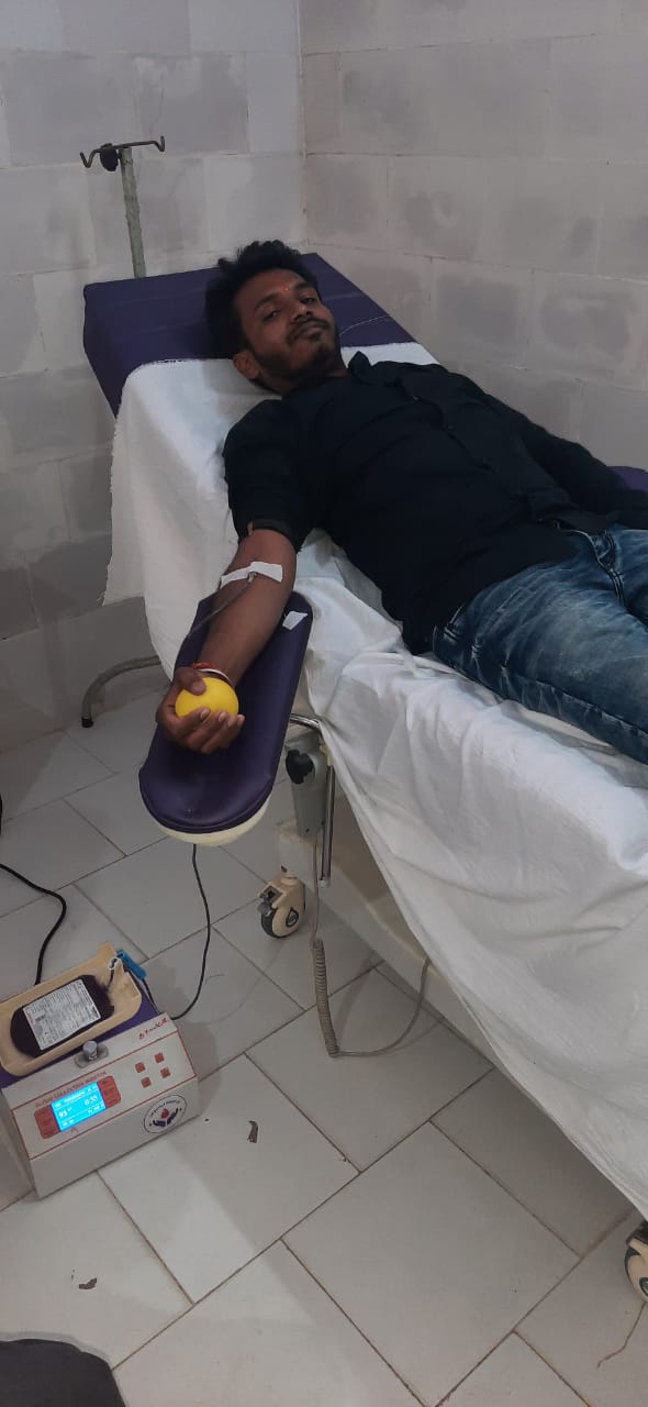 फरिश्ता बना युवा -: ब्लड संक्रमण का शिकार दुधमुंहे बच्चे को दूसरी बार रक्त वीर ने किया ब्लड डोनेट।