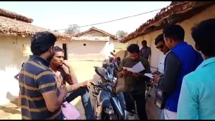 विद्युत विच्छेदन अभियान में काटे गए दर्जनों बिजली बिल बकायेदारों कनेक्शन।