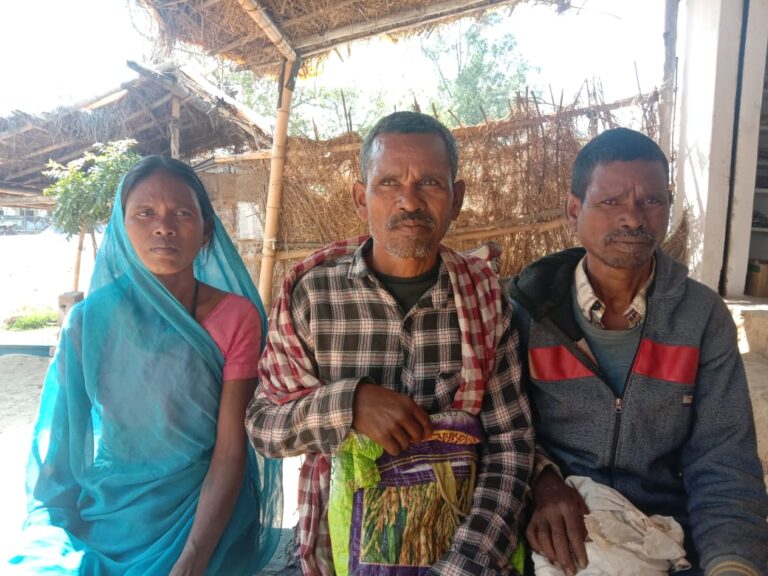 परिवार रजिस्टर की नकल के लिए गरीबों से लिया जा रहा है ज्यादा रुपया।