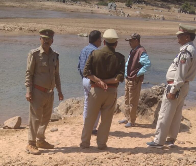 मुख्य वन संरक्षक मिर्जापुर ने दुद्धी नर्सरी में थैला भरान व बघाडू में सॉइल वर्क देखा ,मातहतों को दिए आवश्यक दिशानिर्देश।