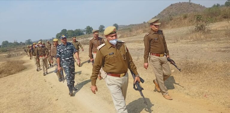 अपर पुलिस अधीक्षक ऑपरेशन डॉ राजीव कुमार सिंह ने मय फोर्स के साथ नाचनटाड, सुंदरी एवं छत्तीसगढ़, झारखंड के बॉर्डर पर की कांबिंग।