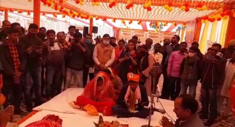 उत्तर प्रदेश सरकार के उपक्रम के तहत 140 जोड़ी वर -कन्याओं का डायट परिसर में विवाह संपन्न हुआ।
