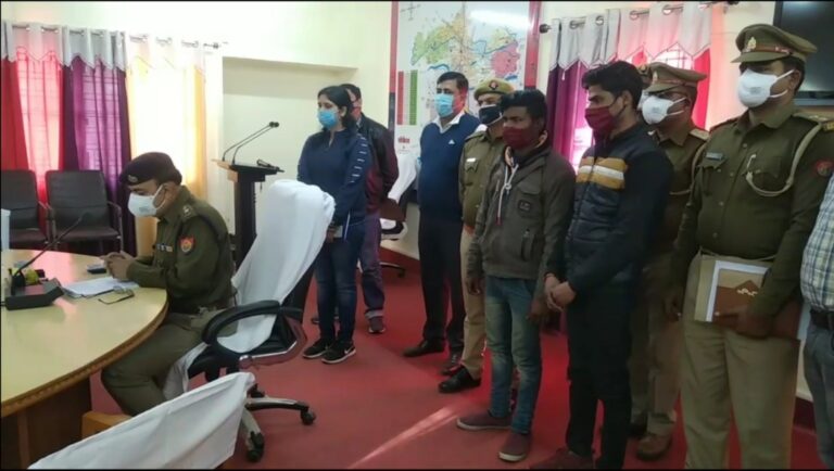 दो गांजा तस्करों को विंढमगंज पुलिस ने पकड़ा, कार के साथ 74 किलो गांजा बरामद किया।