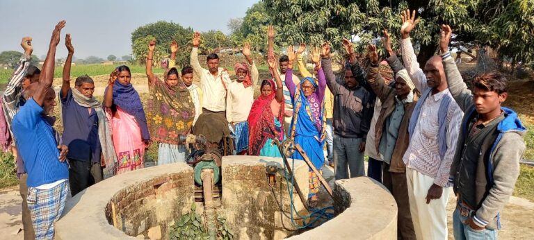 बकाया मजदूरी भुगतान को लेकर मजदूरों ने किया प्रदर्शन, भुगतान जल्द की जाने की मांग।