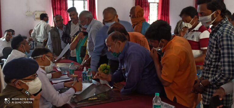 अवैध अतिक्रमण को लेकर स्वतंत्र पत्रकार समिति दुद्धी ने जिलाधिकारी को शिकायती प्रार्थना पत्र देकर अतिक्रमण मुक्त की मांग की।