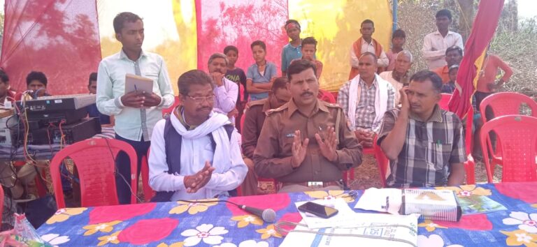 अमवार चौकी इंचार्ज एवं प्रधान गंभीरा प्रसाद नें नाचनटाड़ में क्रिकेट मैच का किया उद्घाटन।