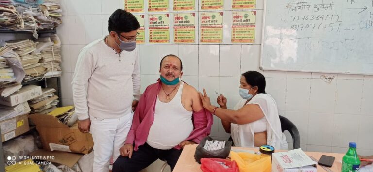 दुद्धी उप जिलाधिकारी महोदय ध्यान दें – फ्रंटलाइन वर्कर्स मीडिया से जुड़े लोगों का सभी का टीकाकरण हो – जितेंद्र चंद्रवंशी (अध्यक्ष)