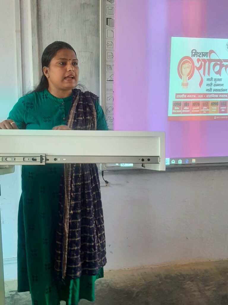 महिला मिशन पर हेल्पलाइन नंबर 1090, 181,  1076, 112, 1098 का उपयोग कर आत्मविश्वास से जियें – एनएसएस कार्यक्रम प्रभारी प्रोफेसर आरजू सिंह