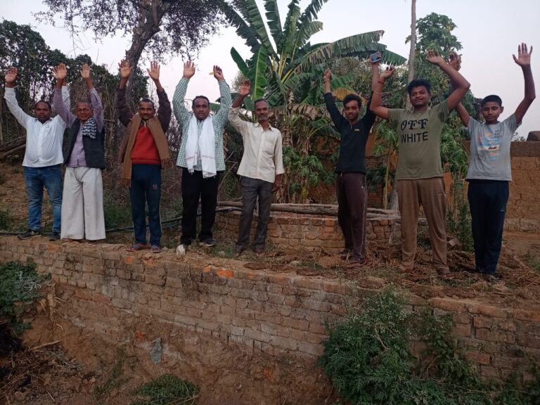 फुलवार के ग्रामीणों ने पेयजल समस्या को लेकर किया प्रदर्शन।