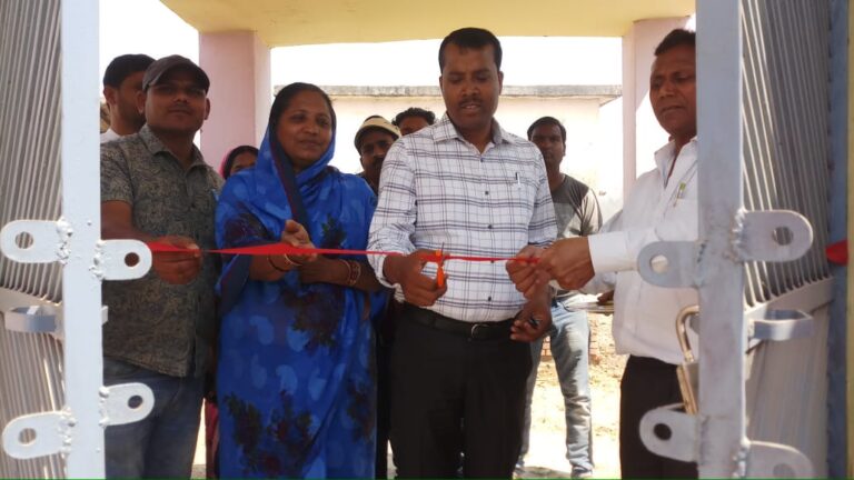 बूटबेढवा में नवनिर्मित महिला सामुदायिक शौचालय का हुआ उद्घाटन।