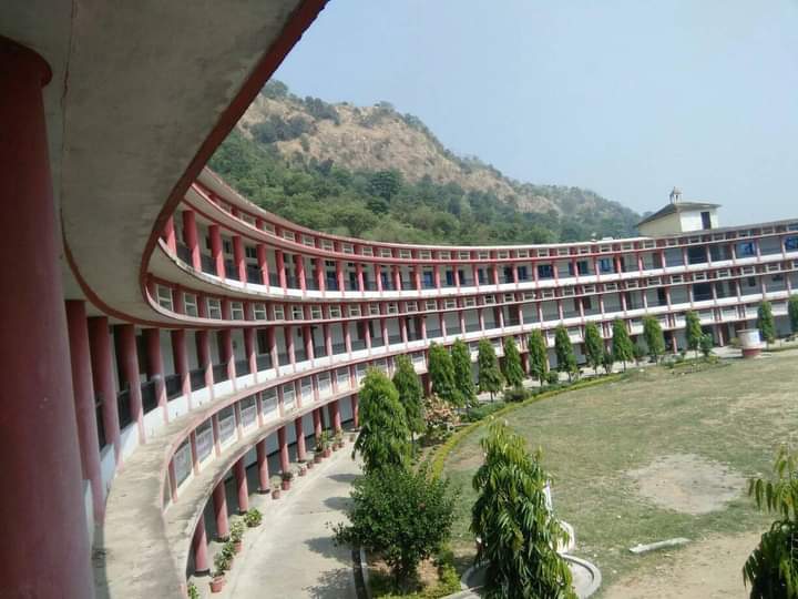 अवधूत भगवान राम पीजी कॉलेज अनपरा में विद्यार्थी कल्याण परिषद चुनाव न कराए जाने से छात्रों में आक्रोश, प्राचार्य से चुनाव कराने की मांग।