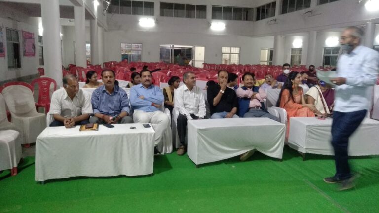 नारी पर क्या कहूँ, मेरी क्या विसात है! नारी ने खुद लिखी सारी कायनात है – राम लल्लू वैश्य।