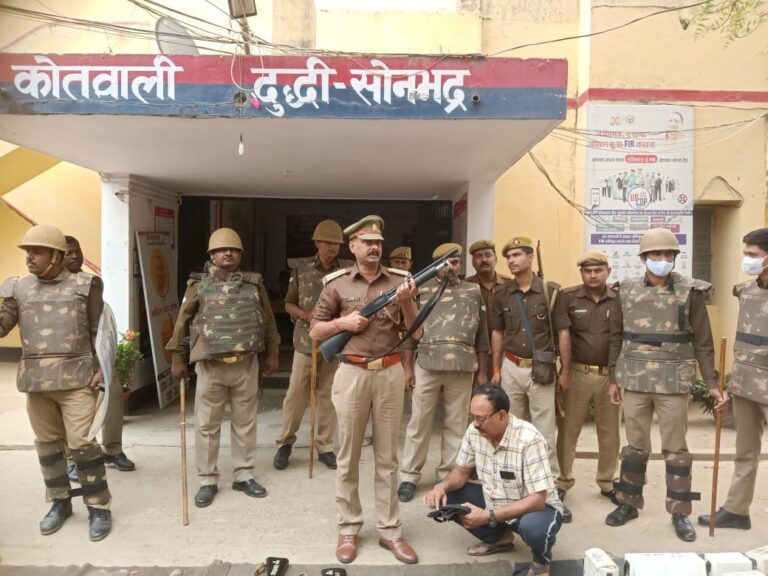 त्रिस्तरीय पंचायत चुनाव व त्यौहार के मद्देनजर पुलिस अधीक्षक के निर्देश पर कोतवाली दुद्धी में बलवा – दंगा कें मद्देनजर चला पुलिस प्रशिक्षण अभियान।