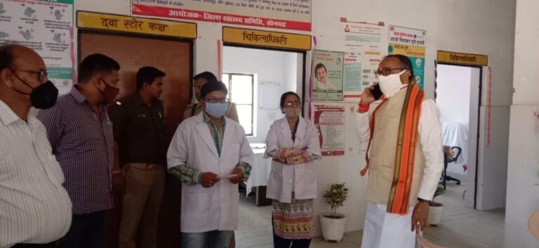 प्राथमिक स्वास्थ्य केन्द्र गुरमुरा में अचानक सदर विधायक भूपेश चौबे ने किया निरीक्षण, दिशानिर्देश दिया।