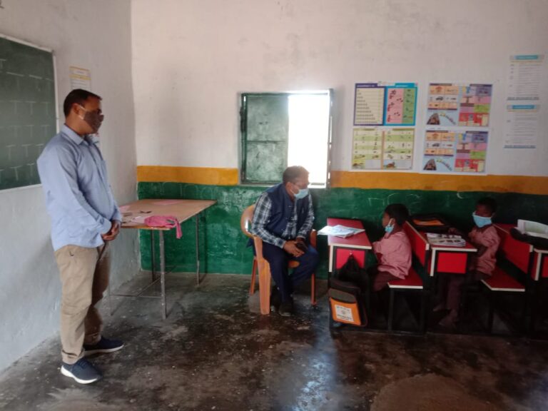 शानदार पहल – एसडीएम दुद्धी ने प्राथमिक विद्यालय कुदरी का किया औचक निरीक्षण।