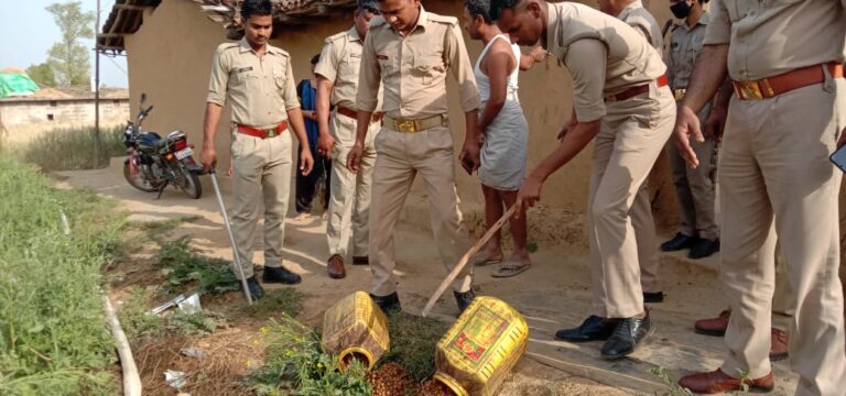 अवैध देशी शराब बिक्री के धरपकड़ में करीब 5 कुंतल लहन नष्ट कर 3 को किया गिरफ्तार।