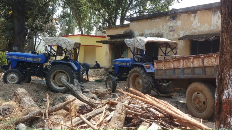 अवैध बालू खनन में तीन ट्रैक्टर को पकड़ कर विंढमगंज पुलिस ने किया कार्रवाई।