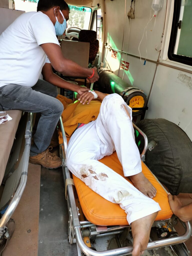 जानवर को बचाने मे शिक्षक हुए घायल, शिक्षक संघ ने की शीघ्र स्वस्थ होने की कामना।