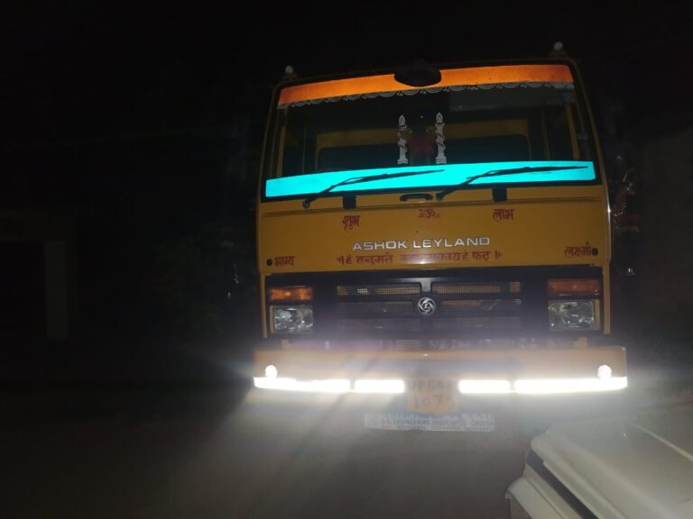 अवैध खनन में संलिप्त टीपर धराया, सीज।