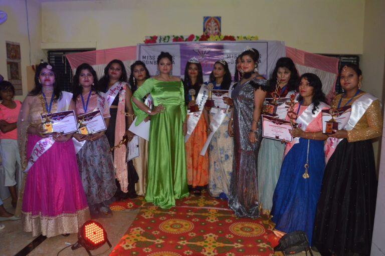 दुद्धी में मिस और मिसेज सोनभद्र का ग्लैमर के बीच शानदार आगाज,  रैंप पर सौंदर्य कला नृत्य व गायन का शानदार अभिनय।