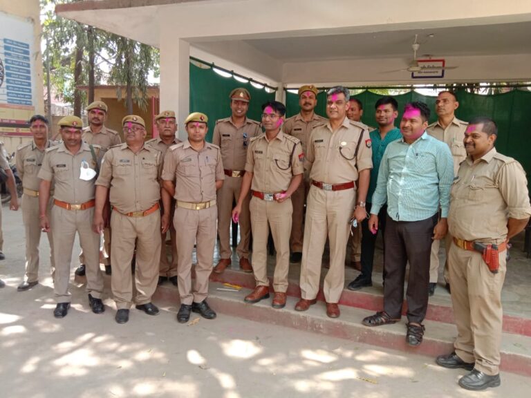 एडिशनल एसपी डॉ राजीव कुमार,एसडीएम, व सीओ दुद्धी ने दी होली की शुभकामनाएं।