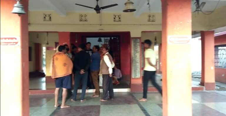 हनुमान मंदिर का ताला तोड़कर लाखों की चोरी को दिया अंजाम।