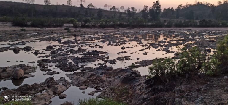 डीएम साहब ध्यान देंǃ करहिया व बोधाडीह में अंधाधुंध खनन से जोरकहु नैसर्गिकता पर लगा ग्रहण।