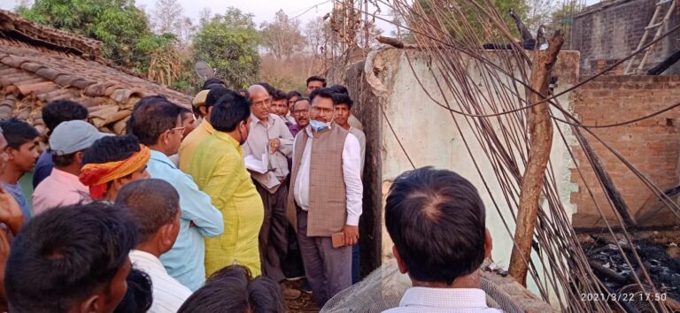 एसडीएम की नेक पहल -: जंगल में लगी आग से 2200 मृत कुकुट स्वामी को मिला 5000 का आपदा राशि.