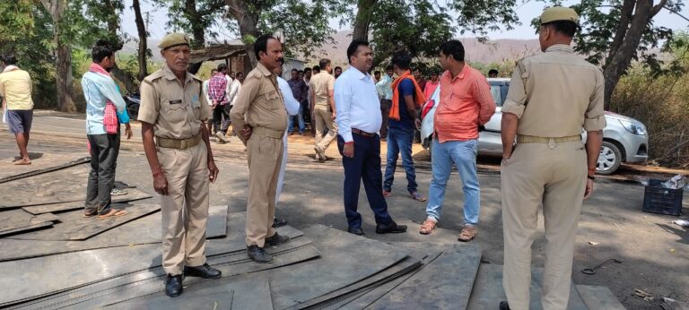 एन एच 39 पर लोहा का चादर लदा ट्रक पलटा।