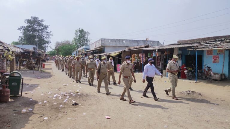 दुद्धी एसडीएम,सीओ,पीएसी,पुलिस लाइन फोर्स द्वारा बॉर्डर से सटे गांव में एरिया डोमिनेशन किया गया, डीएम और एसपी ने प्रत्याशियों को दिया आवश्यक दिशा निर्देश।